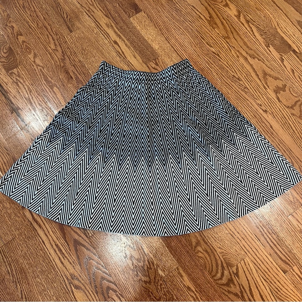 Sioni Skirt Black & White Abstract Print Flared Elastic Waist Thick Knit